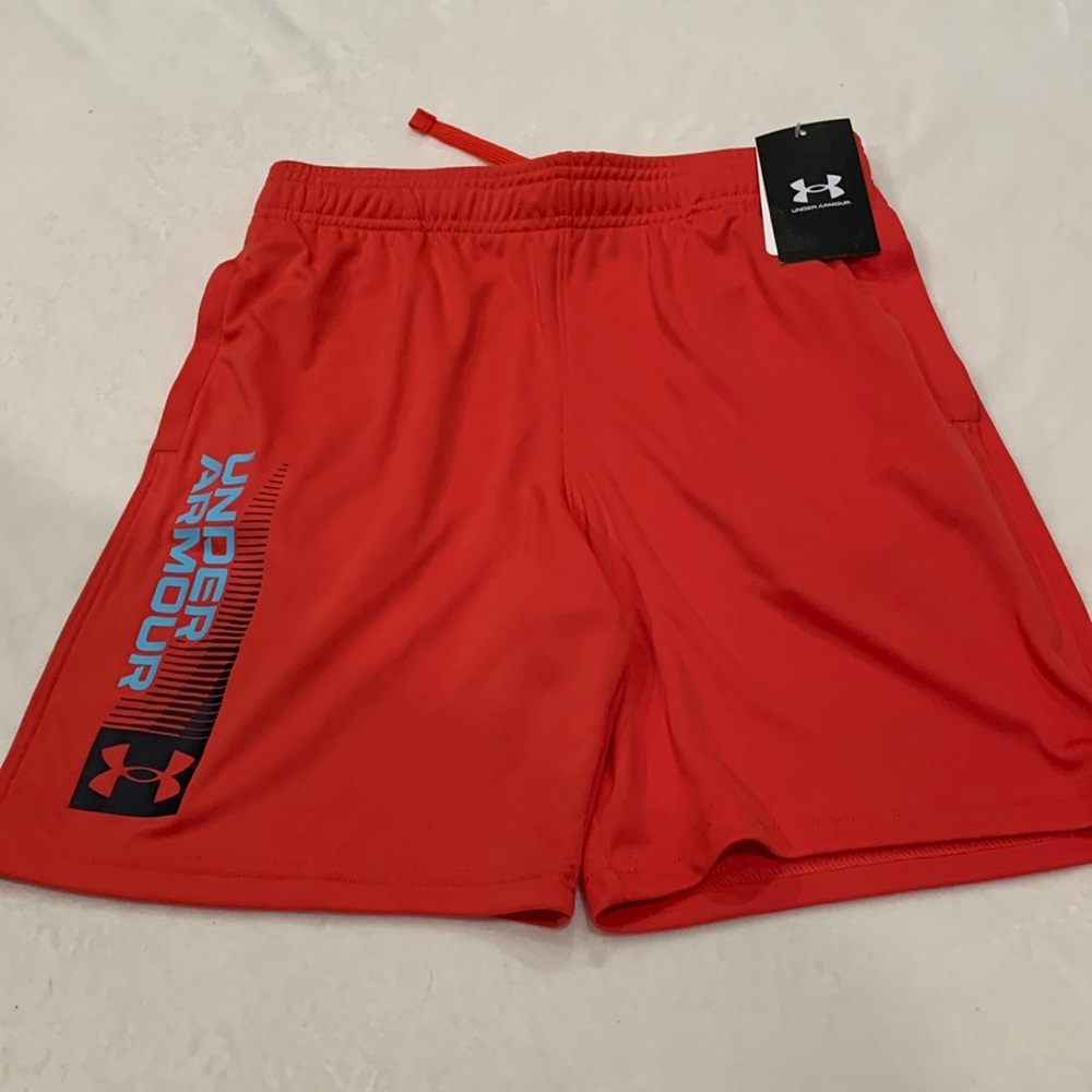 Under Armour Boys Large Shorts